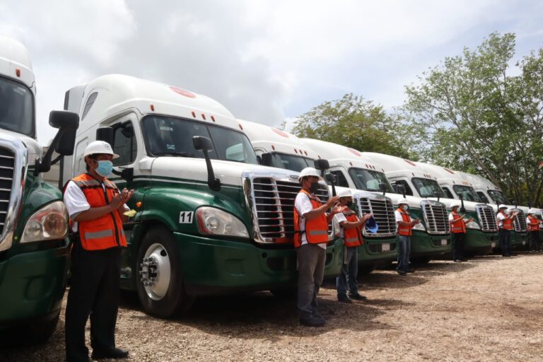 PROGRESO: Autoridades dan el banderazo de arribo a las unidades encargadas de trasladar el material para la obra del tren Maya