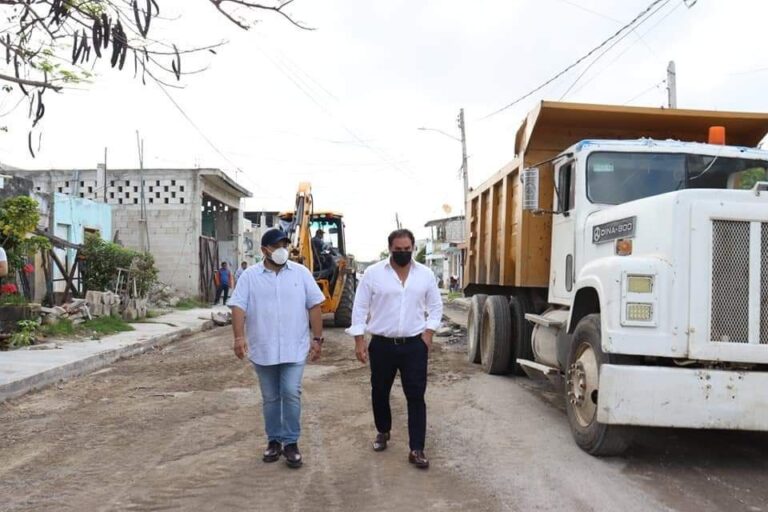 PROGRESO | Con la escarificación y levantamiento de material, continúan avanzando las labores del pavimentación de calles.