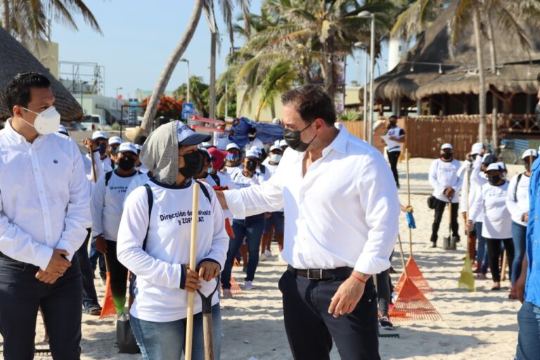 PROGRESO | EL ALCALDE JULIÁN ZACARÍAS CURI DA EL BANDERAZO DE INICIO DEL PROGRAMA DE LIMPIEZA DE PLAYAS Y CIÉNEGA