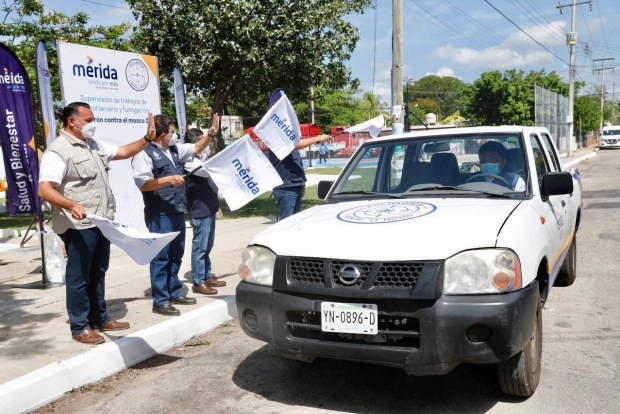 MÉRIDA | El Alcalde Renán Barrera supervisa los trabajos de control larvario y fumigación en el Municipio