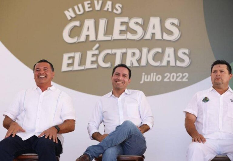 GOBIERNO | El Gobernador Mauricio Vila Dosal y el Alcalde de Mérida, Renán Barrera Concha, presentaron las calesas eléctricas que a partir de ahora brindan recorridos por la ciudad de Mérida