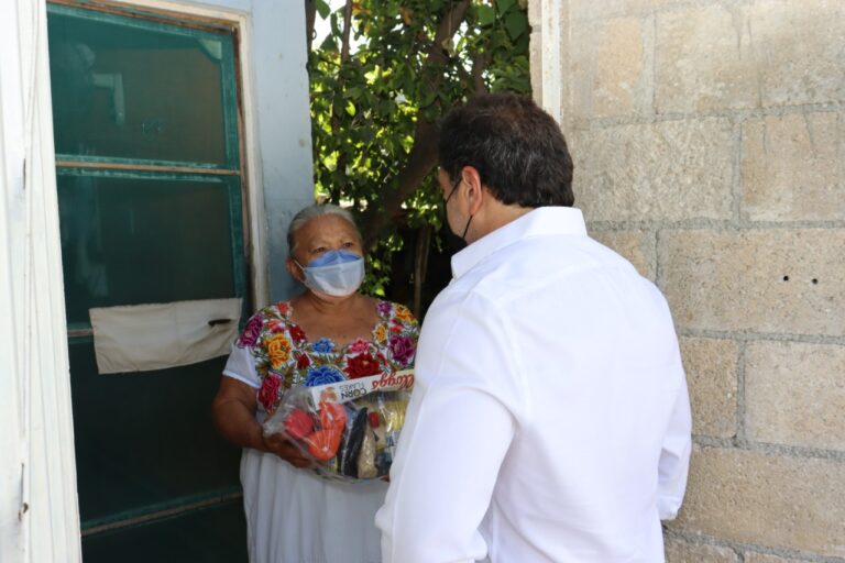 PROGRESO | EL ALCALDE VISITÓ A LA SEÑORA OCTAVIA POOL POOT PARA ENTREGARLE UN APOYO COMO PARTE DEL PROGRAMA «PENSIÓN ALIMENTARIA PARA ADULTOS MAYORES Y PERSONAS CON DISCAPACIDAD».