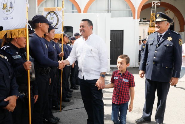 MÉRIDA | El Alcalde Renán Barrera reconoce la labor las y los policías de Mérida al proteger y cuidar a la población del Municipio