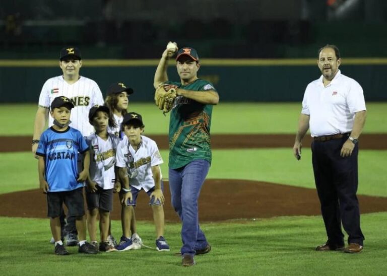 GOBIERNO | El Gobernador Mauricio Vila Dosal realiza el lanzamiento de la primera bola de la serie por el campeonato de la zona sur de la Liga Mexicana de Béisbol