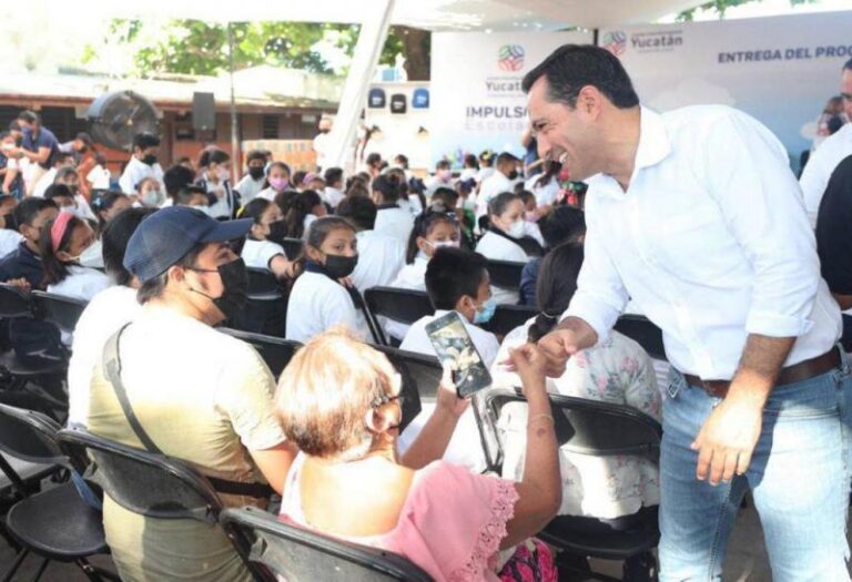 GOBIERNO | El Gobernador Mauricio Vila Dosal llega a más escuelas para seguir entregando apoyos de Impulso Escolar