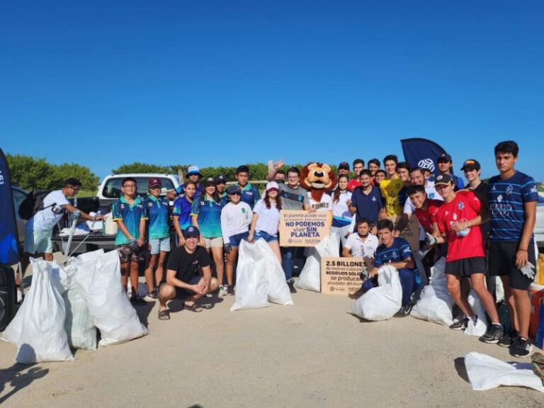 GOBIERNO | Miles de voluntarios sumaron esfuerzos para realizar la limpieza simultánea de 14 playas en Yucatán