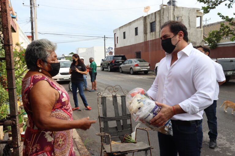 PROGRESO | COMO PARTE DEL PROGRAMA DE “APOYO ALIMENTARIO PARA ADULTOS MAYORES Y PERSONAS CON DISCAPACIDAD”, EL ALCALDE JULIÁN ZACARÍAS CURI ENTREGÓ UN AYUDA A LA SEÑORA VALENTINA POOT TUN.