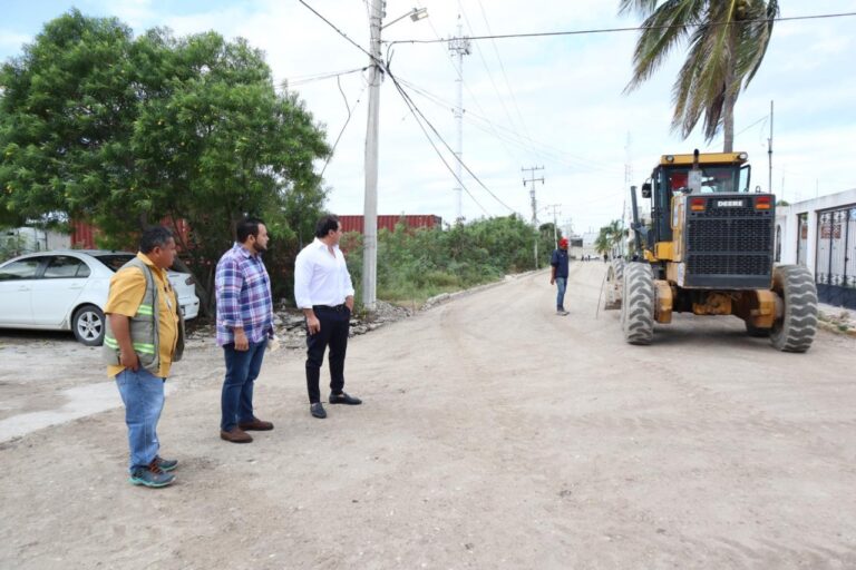 PROGRESO | Zacarías Curi supervisa trabajos en calles de la colonia Ciénega 2000 Oriente