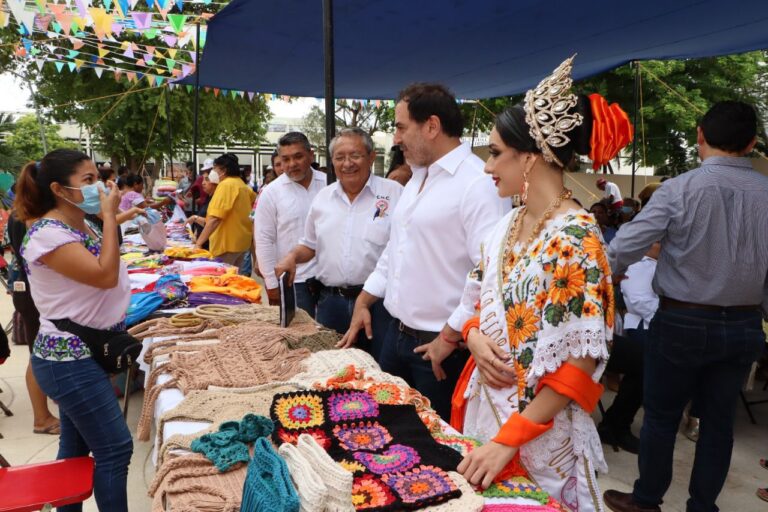 PROGRESO | MÁS DE 30 ARTESANOS DEL INTERIOR DEL ESTADO, PROMUEVEN SUS TRABAJOS EN LA EXPOSICIÓN “U’ PIXAN CAH” QUE SE LLEVA A CABO EN LA CASA DE LA CULTURA