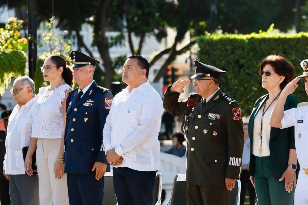 MÉRIDA | Retoma el Ayuntamiento de Mérida la ceremonia cívica en la plaza principal