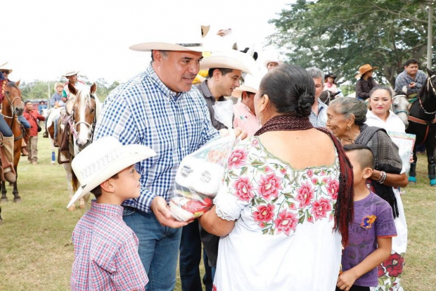 MÉRIDA |   El Alcalde Renán Barrera participa en la cuarta edición de la cabalgata con Causa Tekax 2022