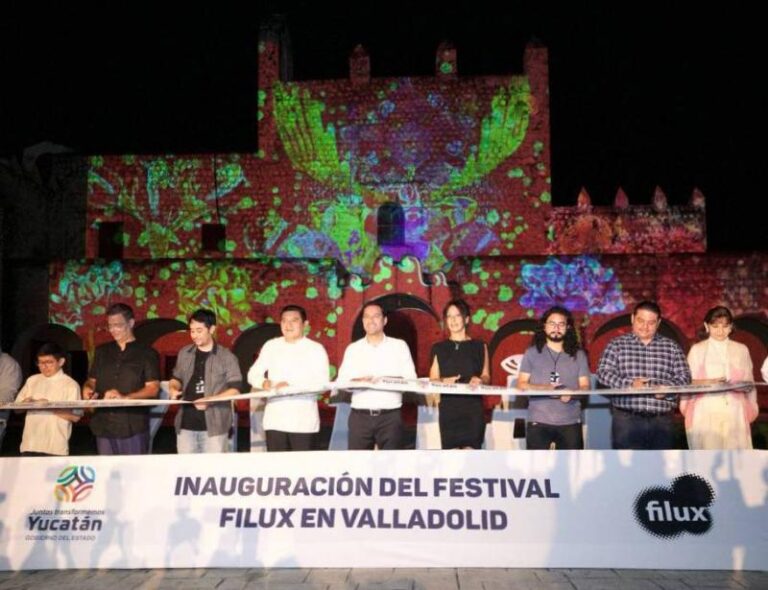 GOBIERNO | Familias de Valladolid comienzan a disfrutar del Festival Internacional de las Luces 2022