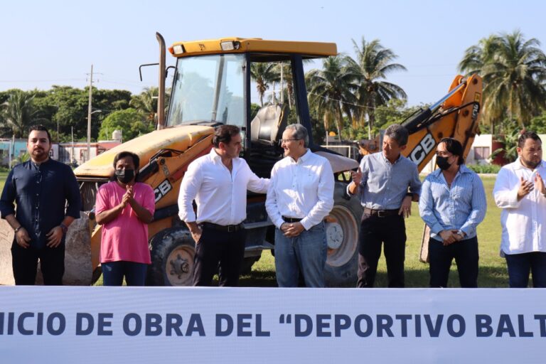 PROGRESO | Julián Zacarías Curi da banderazo de inicio de obras a un segundo espacio deportivo: el “Baltazar Yama” en Chuburná Puerto, en menos de una semana