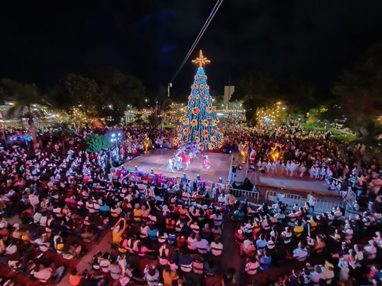 PROGRESO | Niñas y niños de Progreso encienden Árbol de la Navidad