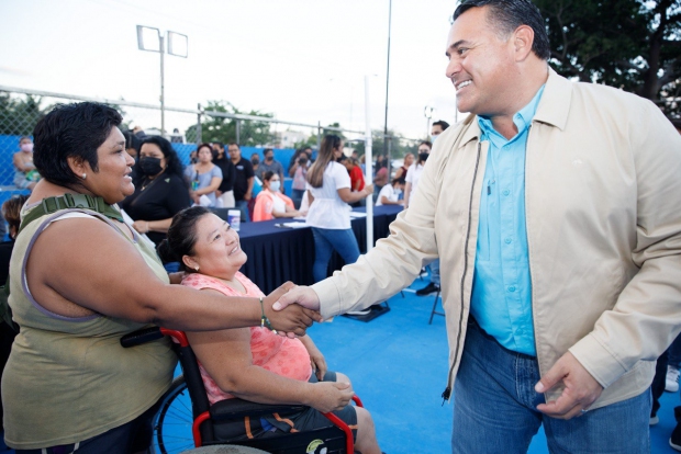 MÉRIDA | El Alcalde Renán Barrera escucha las necesidades de las y los ciudadanos