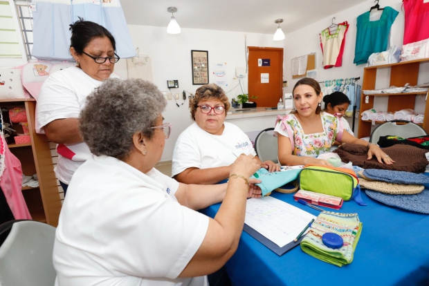 MÉRIDA | El Alcalde Renán Barrera impulsa a las emprendedoras del Municipio