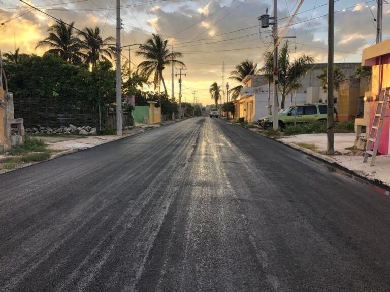 PROGRESO || Vecinos de la colonia Brisas del Sol en Progreso estrenan calles pavimentadas