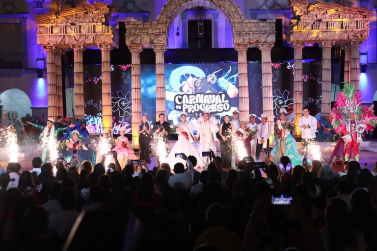 PROGRESO | Más de 20 mil personas disfrutan del Carnaval de Progreso con la espectacular Coronación de los Reyes del Carnaval de Progreso 2023, “Amayrany I” y “Yair I” y el concierto de “Mau y Ricky”