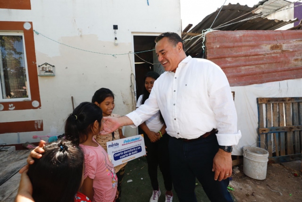 MÉRIDA | Renán Barrera atiende las necesidades de vivienda de las familias del sur