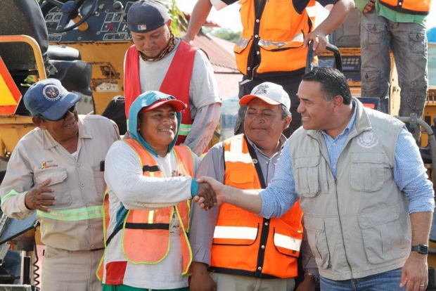 MÉRIDA | Renán Barrera trabaja en la rehabilitación de las vialidades para extender su vida útil