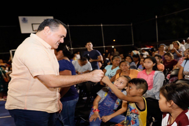 MÉRIDA | Renán Barrera trabaja de la mano con las familias para diseñar y rehabilitar espacios públicos