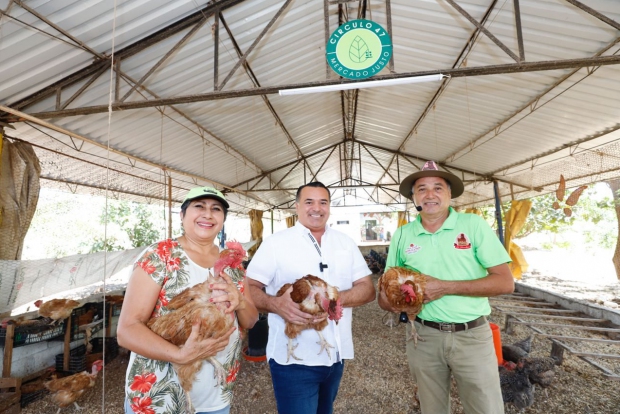 MÉRIDA | Renán Barrera fortalece la economía de las familias a través del comercio justo