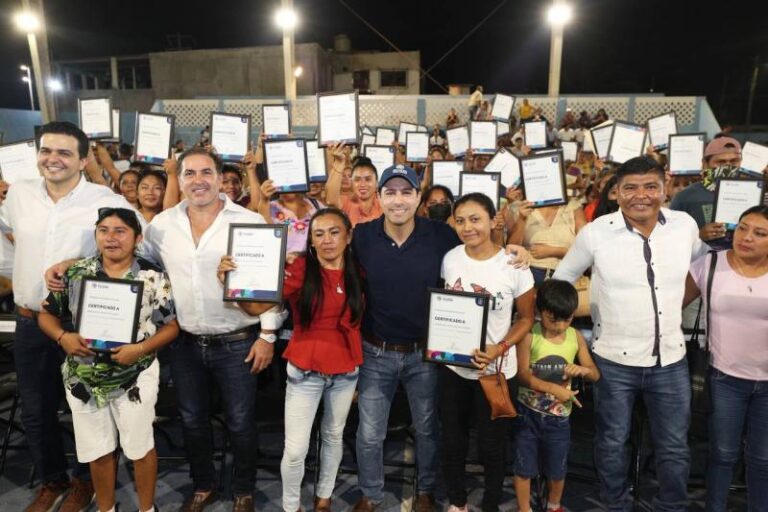 GOBIERNO | Con la entrega de certificados de certeza patrimonial, el Gobernador Mauricio Vila Dosal respalda a 205 familias de Progreso