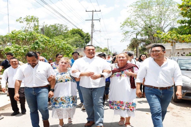 MÉRIDA | Renán Barrera participa en Ticul en encuentro para compartir políticas públicas de éxito.