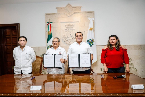 MÉRIDA | Renán Barrera firma convenio de colaboración con la Liga de Comunidades Agrarias y Sindicatos Campesinos del Estado de Yucatán.