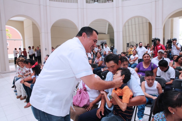 MÉRIDA | Renán Barrera trabaja para mejorar la calidad de vida de la población vulnerable