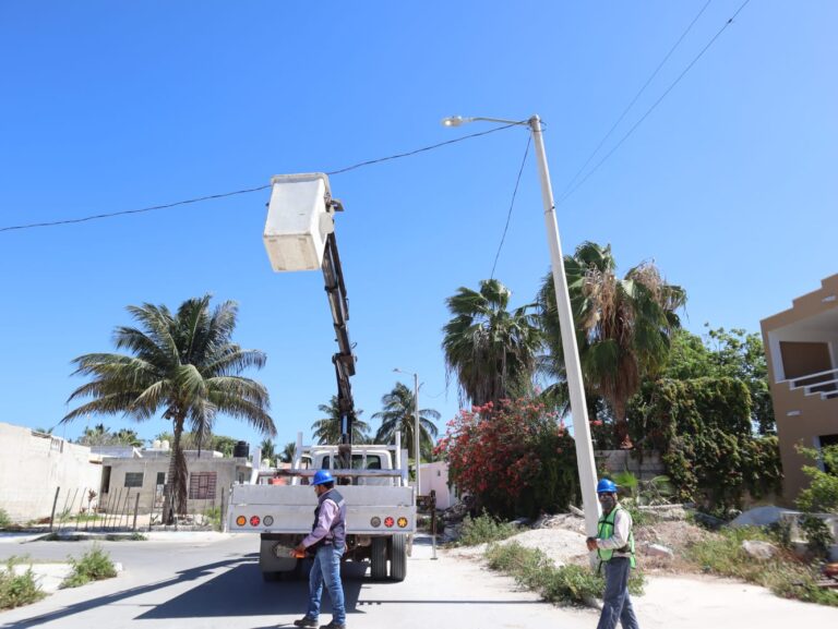 PROGRESO | Alcalde de Progreso supervisa trabajos de ampliación de la red eléctrica en Chelem