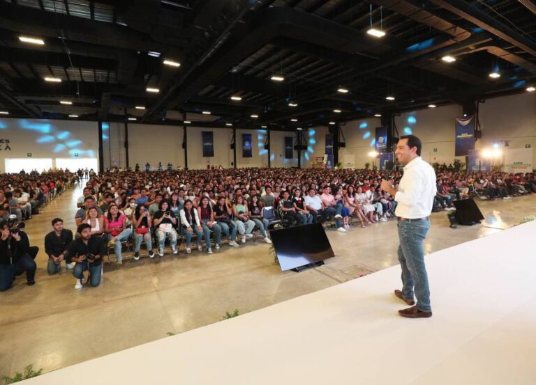 GOBIERNO | Presenta el Gobernador Mauricio Vila Dosal a jóvenes las acciones que están transformando a Yucatán