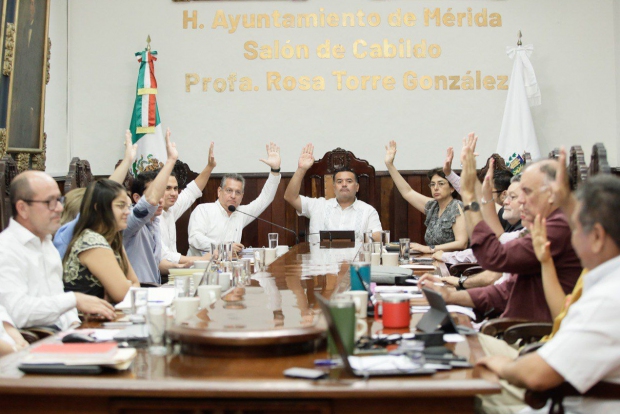 MÉRIDA | El Ayuntamiento distingue por su trayectoria artística a Octavio Ayil con la medalla Héctor Herrera 2023