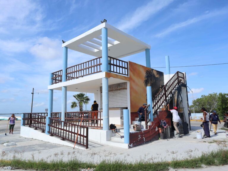 PROGRESO | Julián Zacarías Curi supervisa los trabajos realizados en el Mirador de Chelem