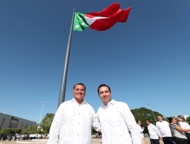 GOBIERNO | Por vez primera en los últimos 182 años, el Gobernador Mauricio Vila Dosal encabeza el izamiento de la bandera de Yucatán, que vuelve a ondear como símbolo de nuestra identidad