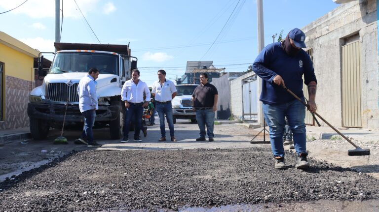 PROGRESO | Julián Zacarías Curi supervisa los trabajos de bacheo de la Dirección de Servicios Públicos y Ecología
