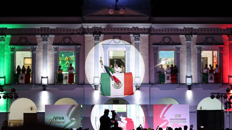 PROGRESO | Julián Zacarías Curi encabeza la ceremonia por el 213º aniversario de la Independencia de México