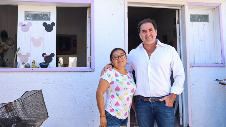 PROGRESO | Julián Zacarías Curi supervisa la entrega del programa Cuarto Dormitorio