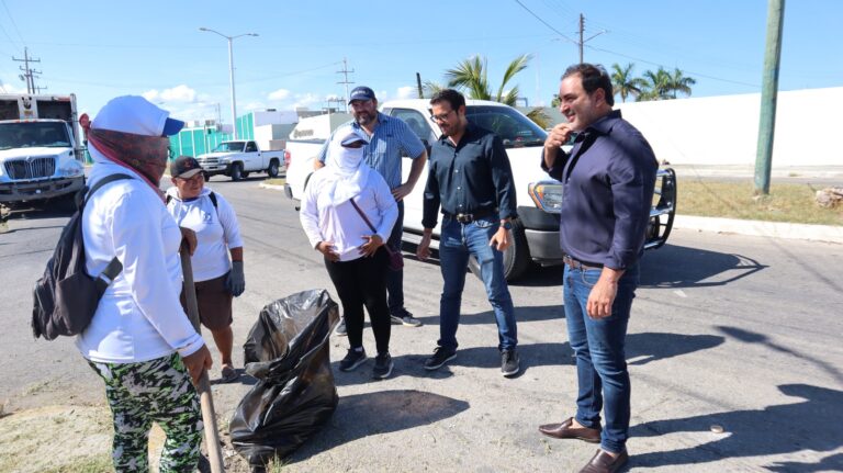 PROGRESO | Julián Zacarías Curi supervisa los trabajos de limpieza por parte de Prolimpia