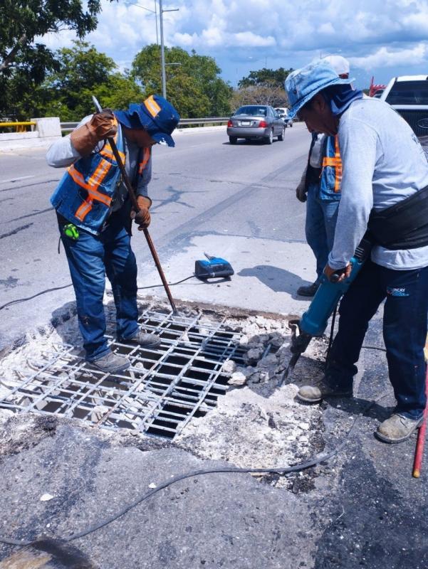 GOBIERNO | Gobierno del Estado realiza trabajos de mantenimiento al puente de la calle 50 del Anillo Periférico