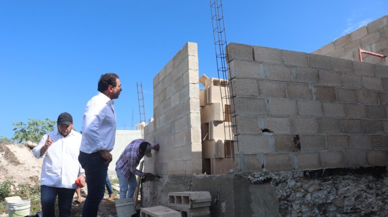 PROGRESO | ALCALDE JULIÁN ZACARÍAS CURI SUPERVISA CON ÉXITO EL PROGRAMA «CONSTRUCCIÓN DE CUARTO DORMITORIO EN EL MUNICIPIO DE  PROGRESO, YUCATÁN»