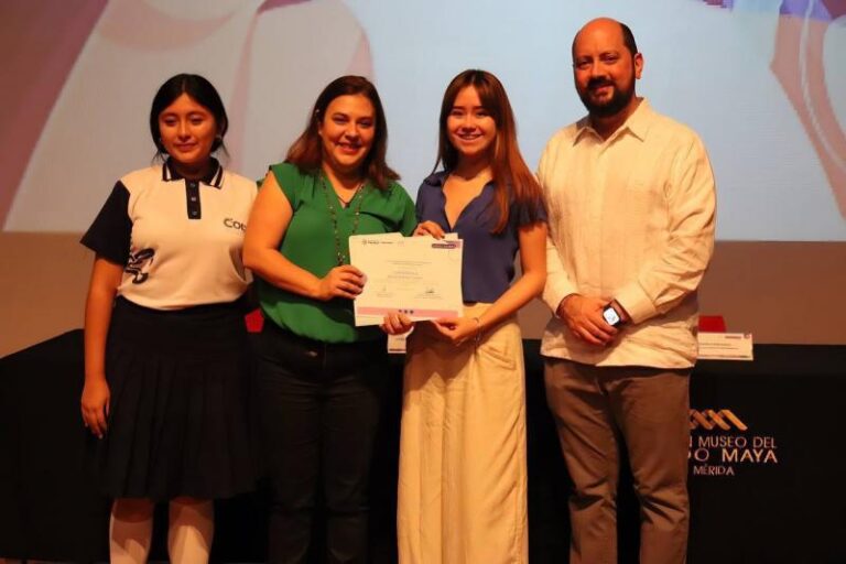 GOBIERNO |  Jóvenes yucatecas se preparan profesionalmente en tecnologías de la información con apoyo del Gobernador Mauricio Vila Dosal