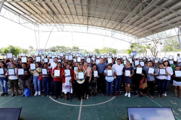 GOBIERNO | Más de 400 familias del sur de Mérida ya gozan de certeza patrimonial con el apoyo del Gobernador Mauricio Vila Dosal