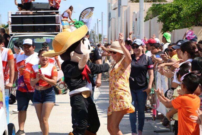 PROGRESO | MILES DE PERSONAS CELEBRAN EL PASEO DE BATALLA DE FLORES; EL ÚLTIMO DERROTERO DEL CARNAVAL DE PROGRESO 2024