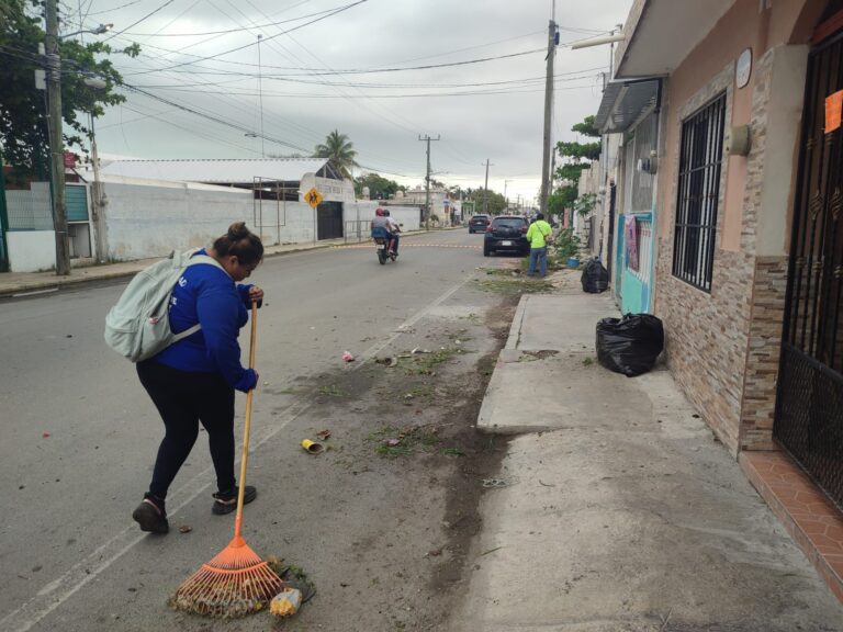 PROGRESO | CUADRILLAS DE ASEO URBANO TRABAJAN EN FAVOR DE LA SALUD DE LOS PROGRESEÑOS