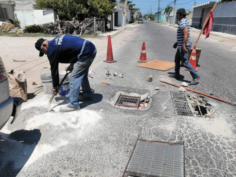 PROGRESO | SERVICIOS PÚBLICOS INSTALA REJILLAS NUEVAS EN LA FRANCISCO I. MADERO Y VICENTE GUERRERO
