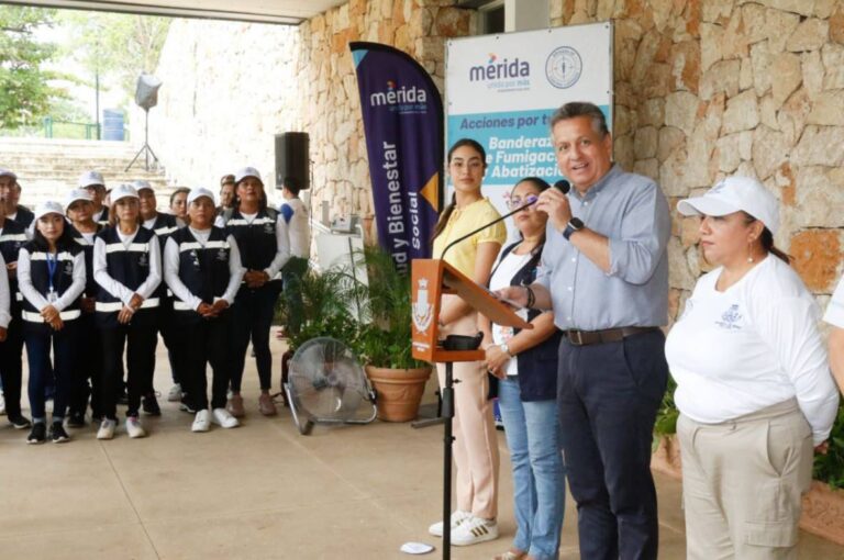 MÉRIDA | El Alcalde Alejandro Ruz Castro da el banderazo a las brigadas de fumigación y abatización, marcando el inicio oficial de esta campaña