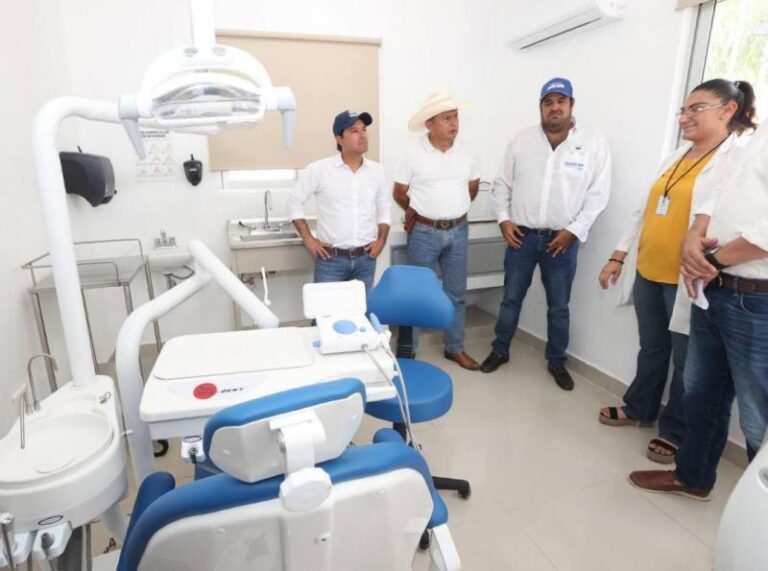 GOBIERNO | El Gobernador Mauricio Vila Dosal entregó remodelación de Centros de Salud en comisarías de Tizimín