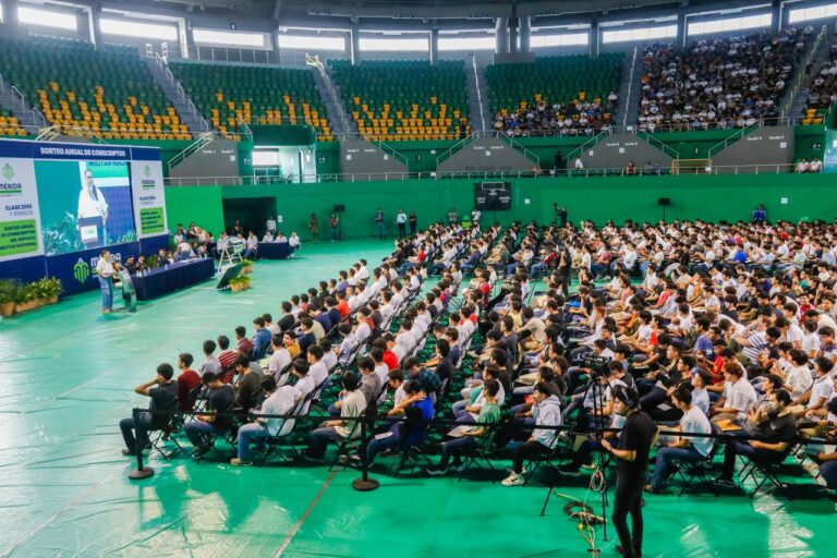 MÉRIDA | Unos 3 mil jóvenes meridanos comprometidos con su país asisten al sorteo de conscriptos.