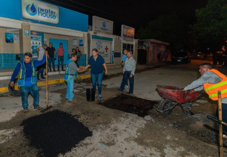 MÉRIDA | Da inicio Cecilia Patrón a jornadas nocturnas de bacheo